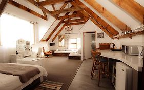 T'Niqua Stables&Lodge